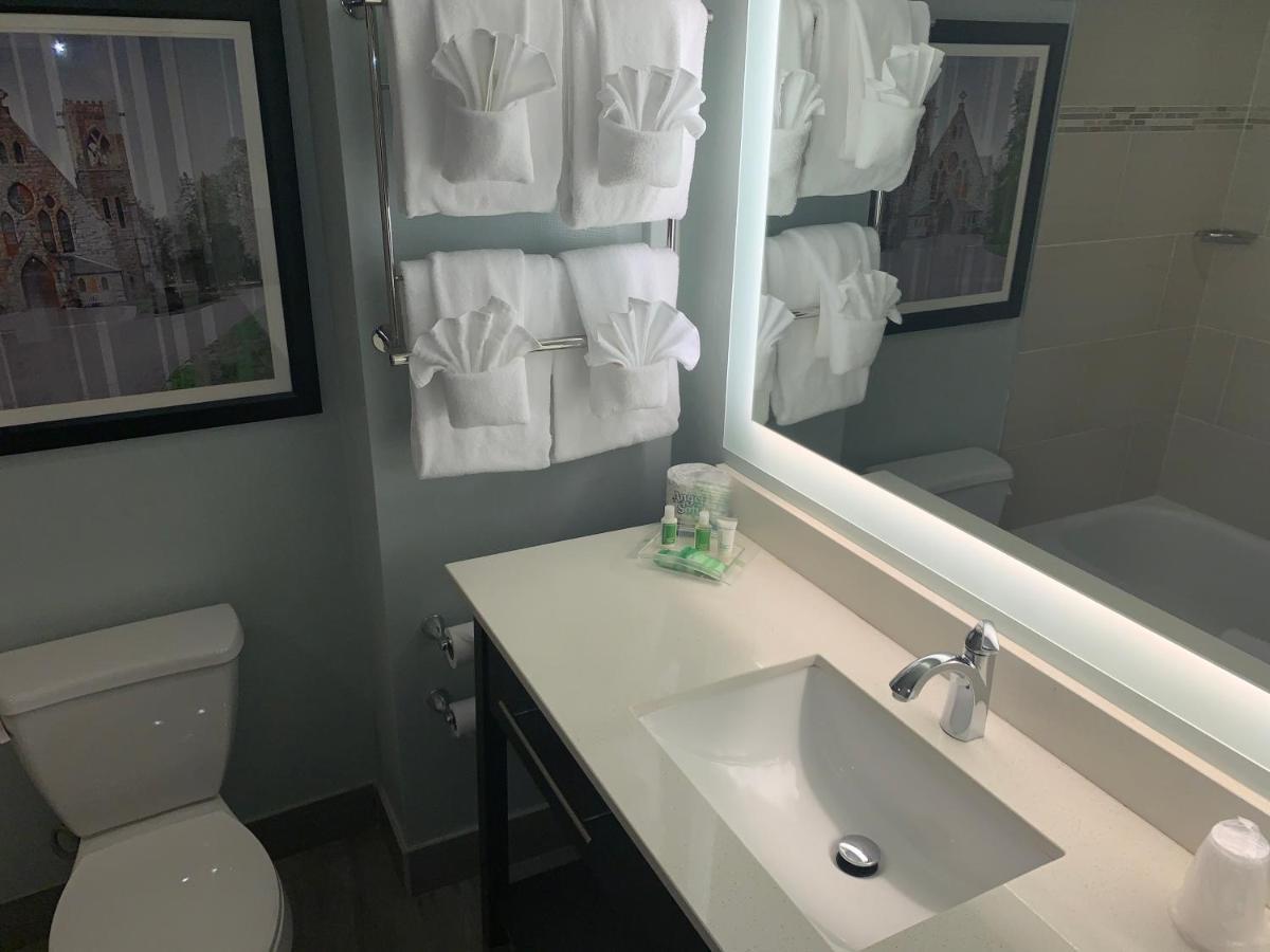 Holiday Inn University Area Charlottesville By Ihg Экстерьер фото
