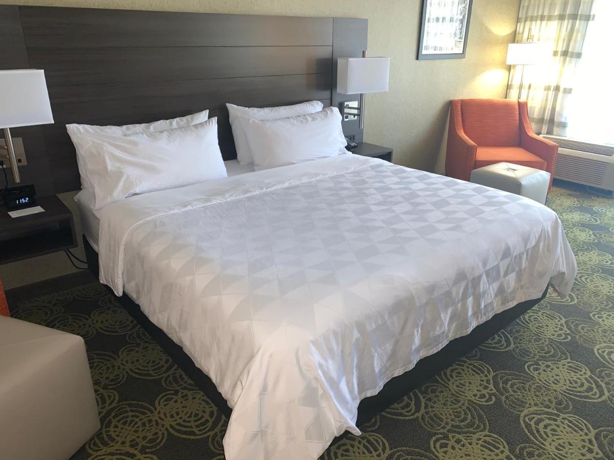 Holiday Inn University Area Charlottesville By Ihg Экстерьер фото