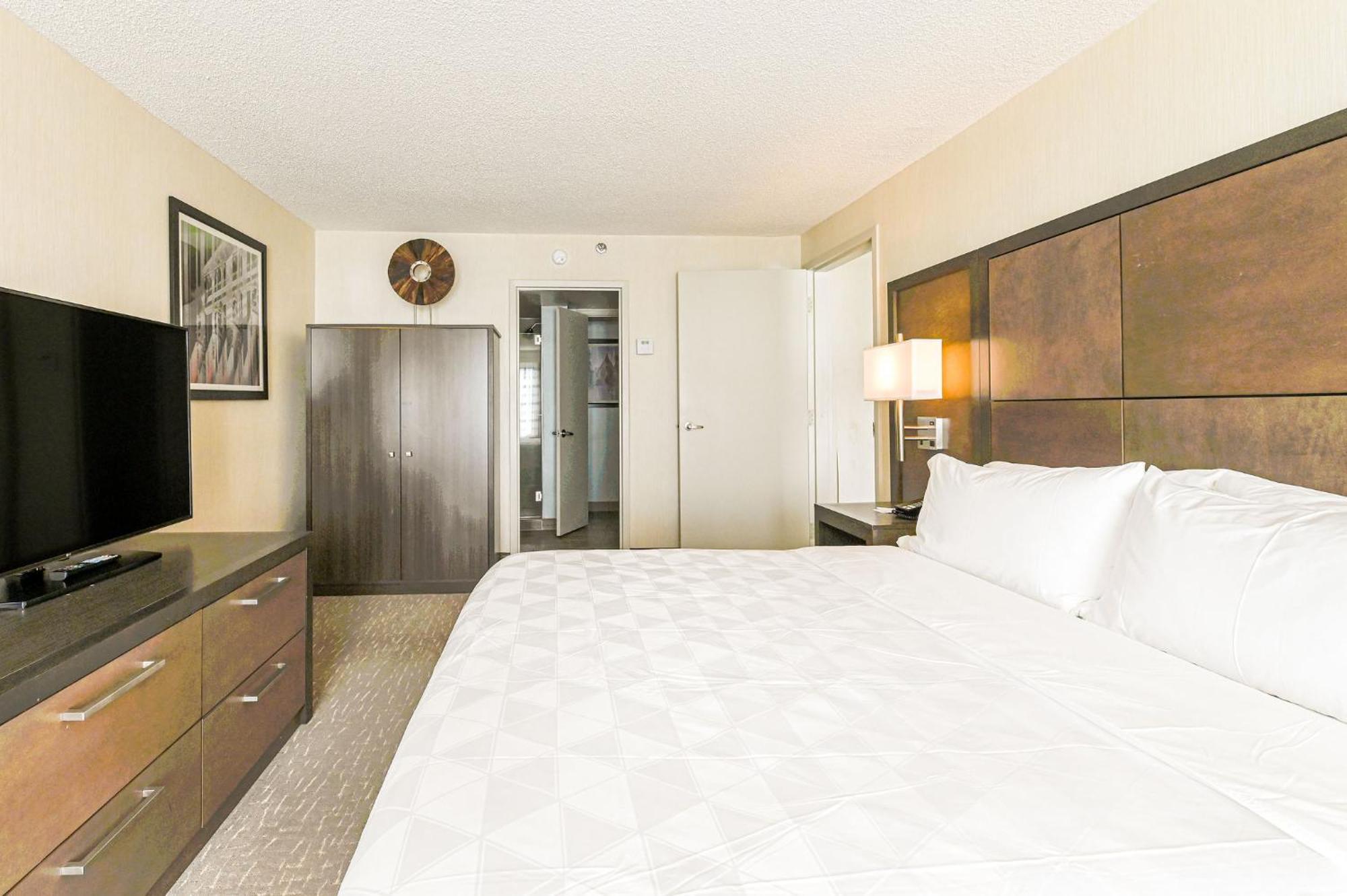 Holiday Inn University Area Charlottesville By Ihg Экстерьер фото