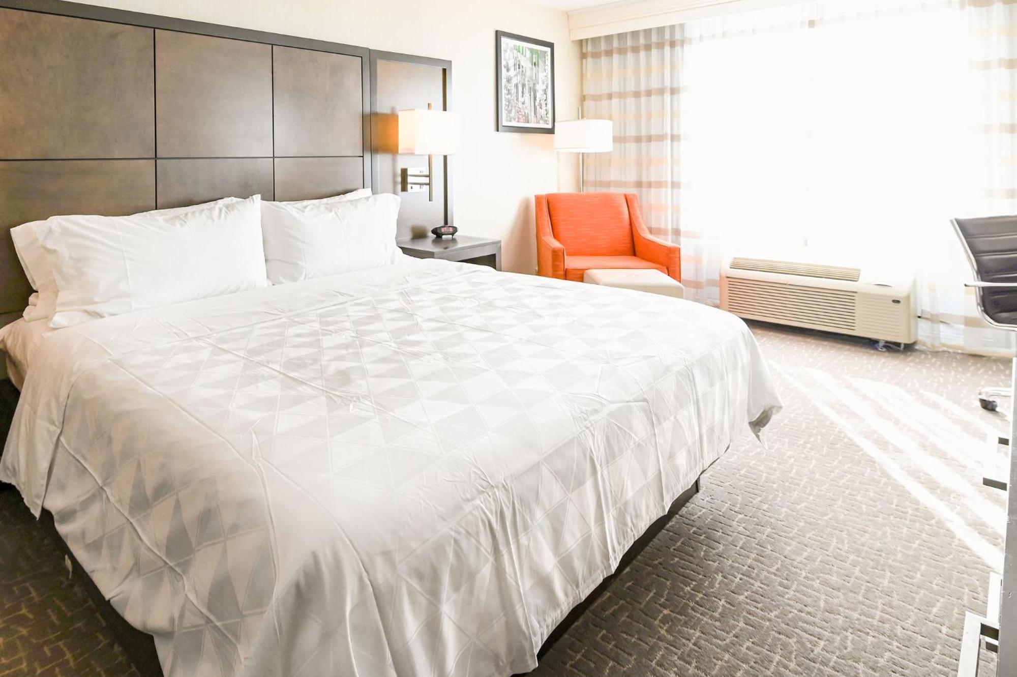 Holiday Inn University Area Charlottesville By Ihg Экстерьер фото