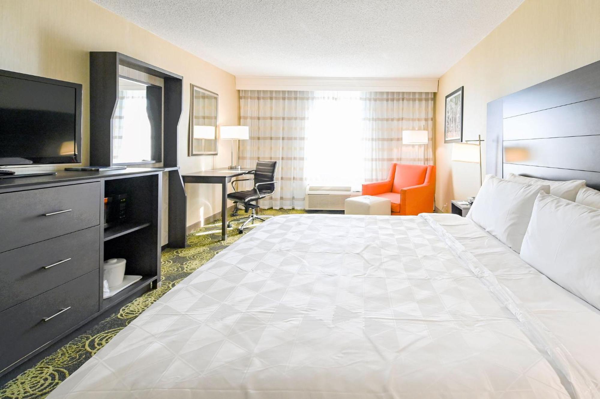 Holiday Inn University Area Charlottesville By Ihg Экстерьер фото